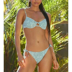 Roxy Eco Seaside Tropics Smocked Underwire Bikini Top Size Large Green Swimwear